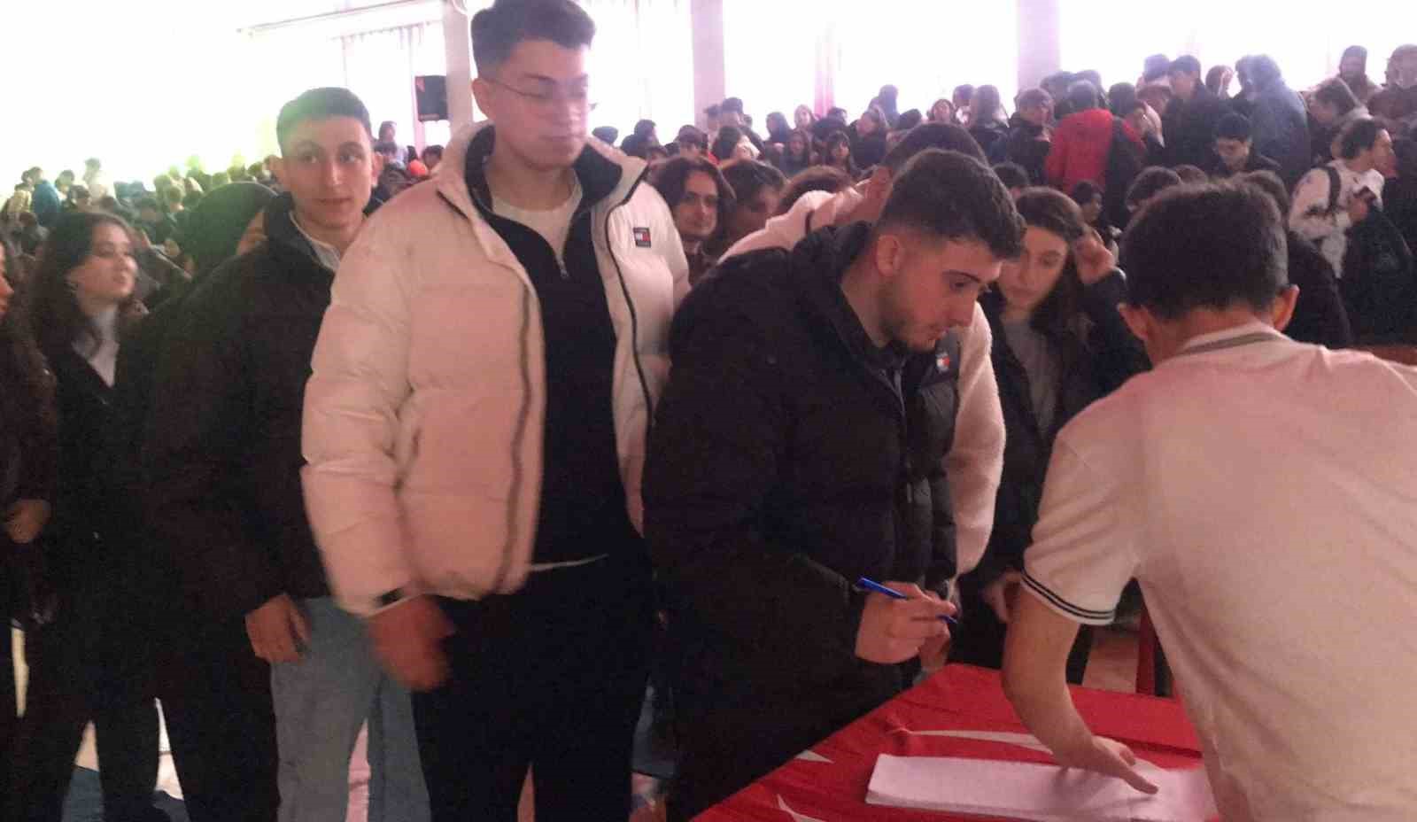 &Ouml;ğrencilerden Genelkurmay Başkanı&rsquo;na mektup
