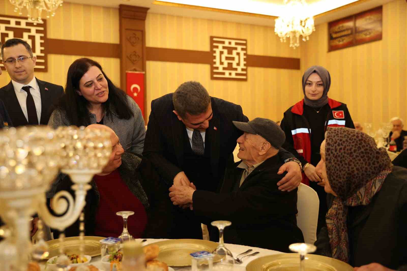 Vali Aslan, şehit akınları ve gazilerle iftar yaptı