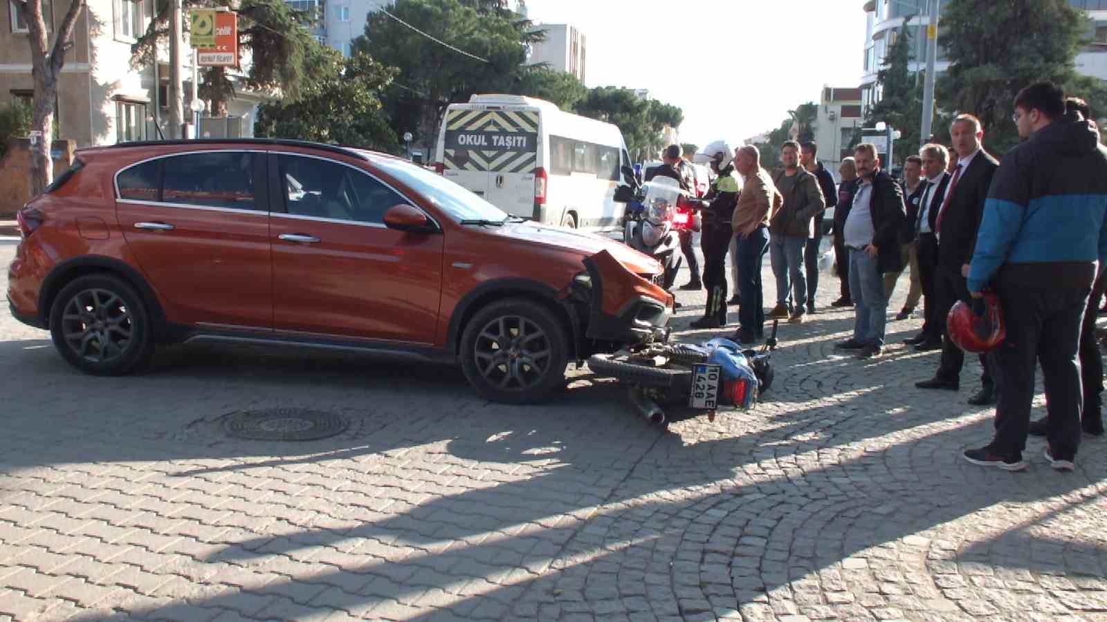 Balıkesir&rsquo;de otomobille motosiklet &ccedil;arpıştı: 1 yaralı
