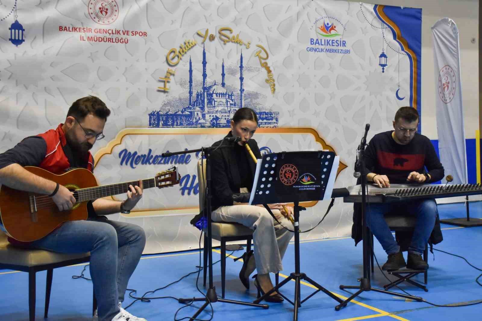 Gençlik Merkezinde genç sporculara iftar