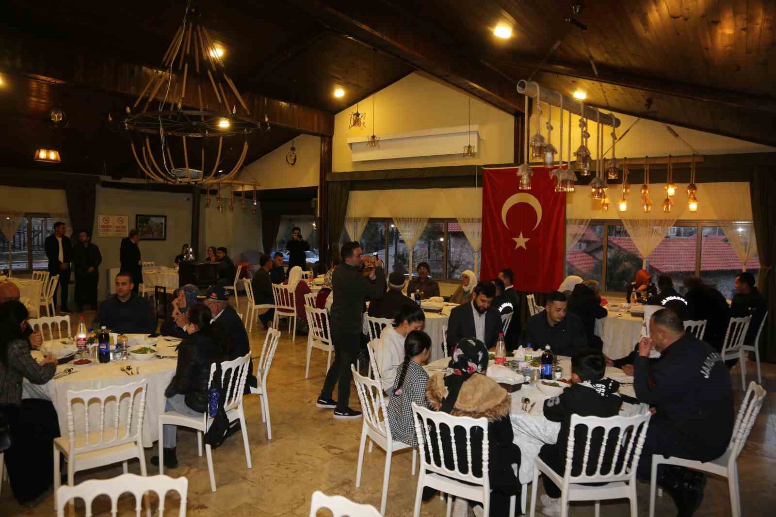&Ccedil;ameli Belediyesi şehit, gazi ve yetim ailelerini iftarda ağırladı
