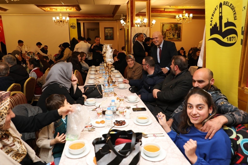 Başkan Pekmezci engelli vatandaşlar ve yetim çocuklarla iftarda bir araya geldi
