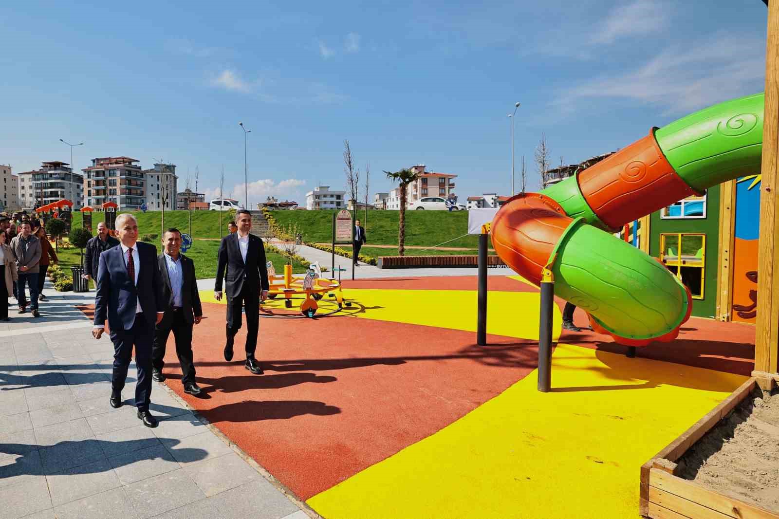 Denizli Büyükşehir Yenişafak’ta 3 parkı hizmete açtı
