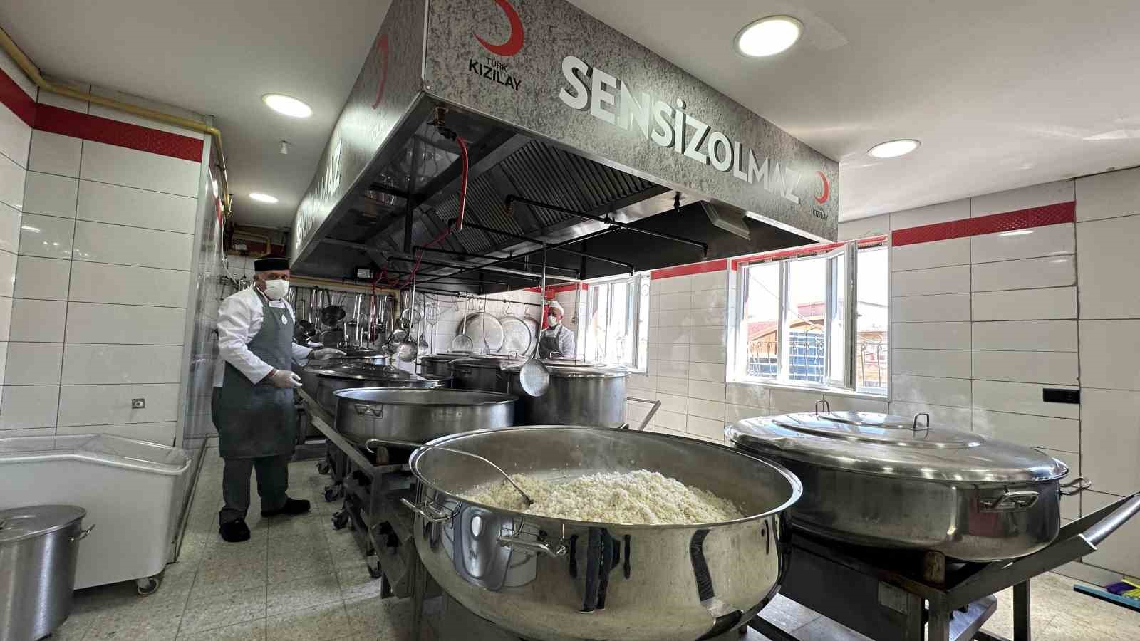 Kızılay’dan, Ankara’da her gün 3 bin aileye sıcak yemek
