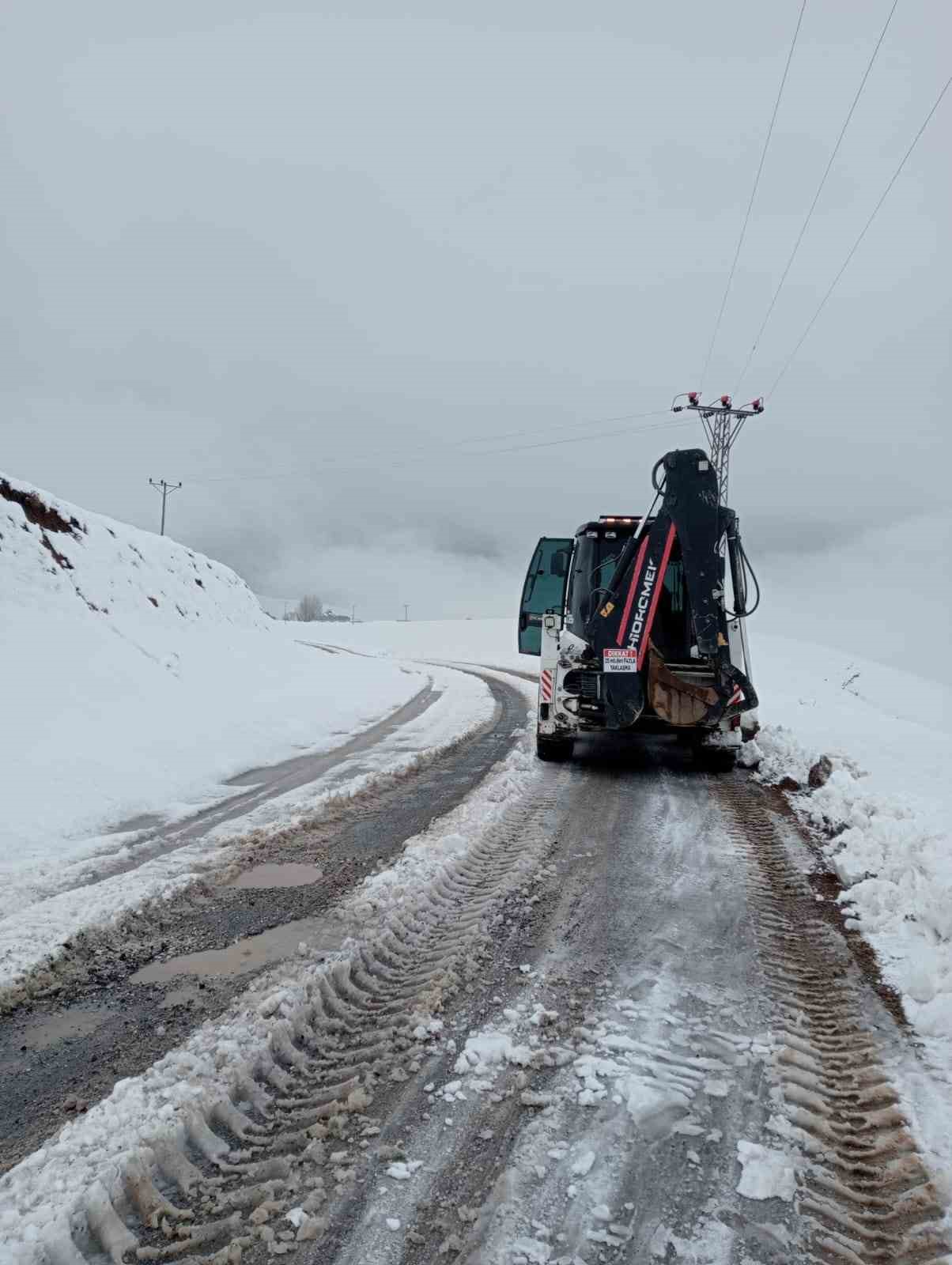Bitlis&rsquo;te 45 k&ouml;y yolu ulaşıma kapandı
