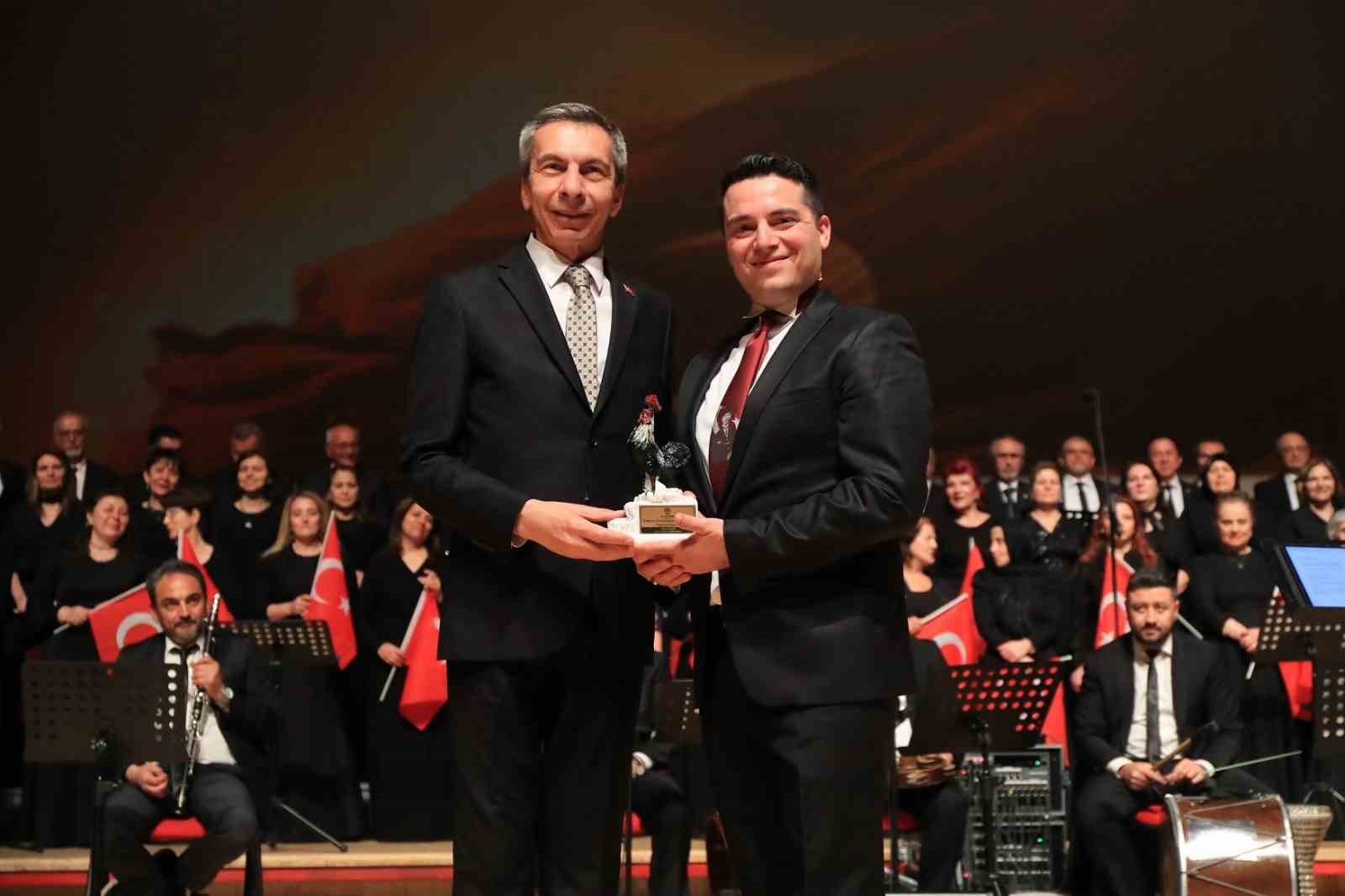 &Ccedil;anakkale Zafer t&uuml;rk&uuml;ler, ağıtlar ve şiirler ile anıldı
