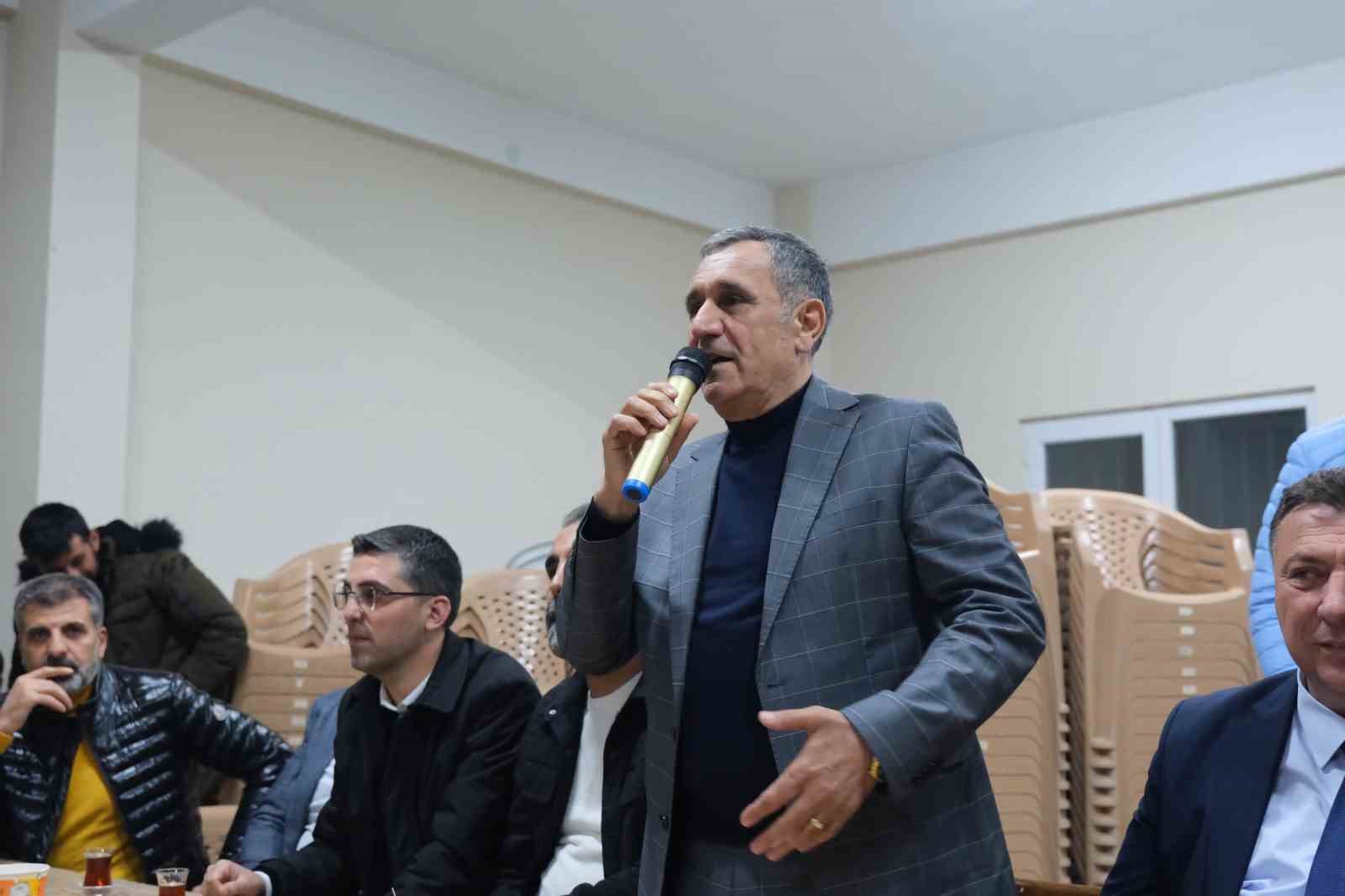 &Ouml;zkan Alp&rsquo;e coşkulu karşılama
