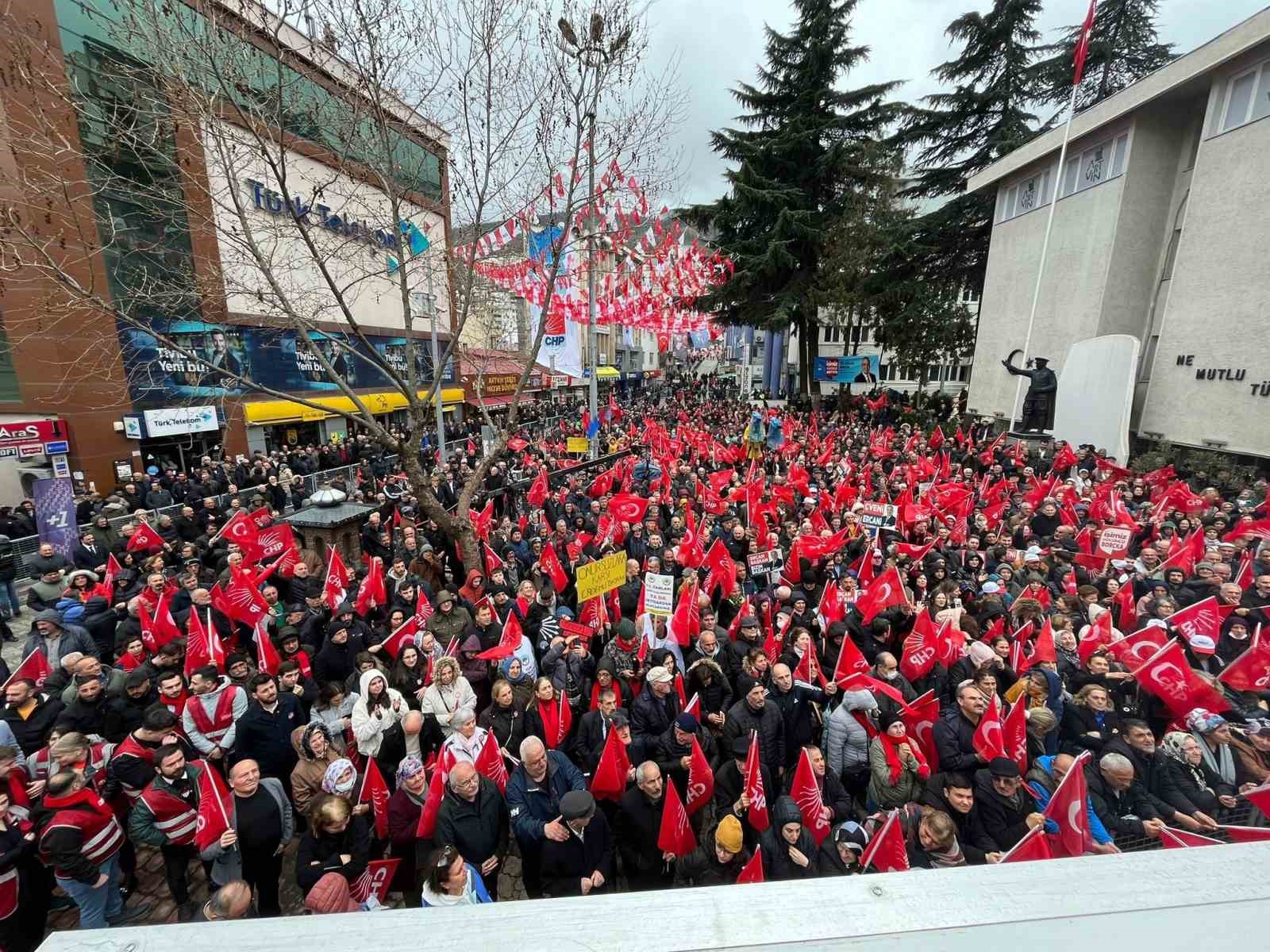 Özgür Özel: "Hocanın sağında Mansur Yavaş, solunda Ekrem İmamoğlu sen neredesin?’; Ben de tam arkasındayım"
