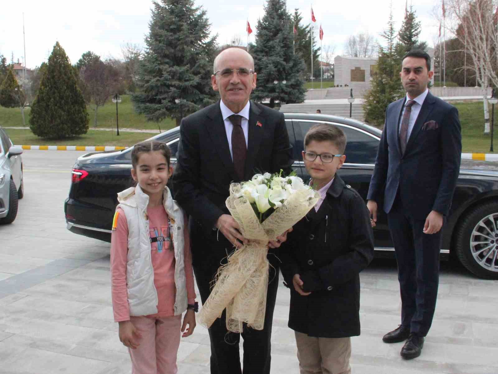 Bakan Şimşek Karaman’da "İş Dünyası Toplantısı"na katıldı