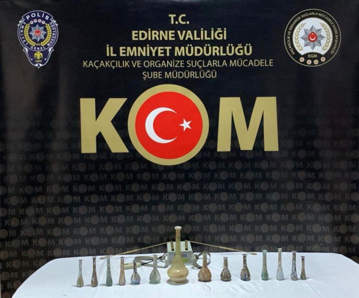 Edirne&rsquo;de Roma d&ouml;nemine ait 14 g&ouml;zyaşı şişesi ele ge&ccedil;irildi
