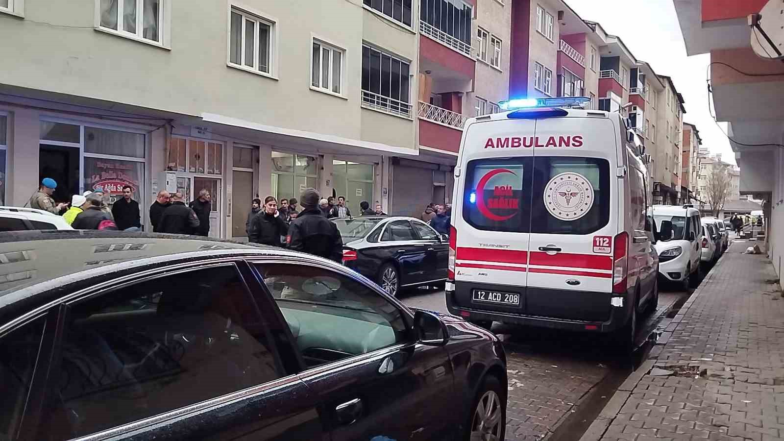 Bing&ouml;ll&uuml; şehidin dede evine T&uuml;rk bayrağı asıldı 
