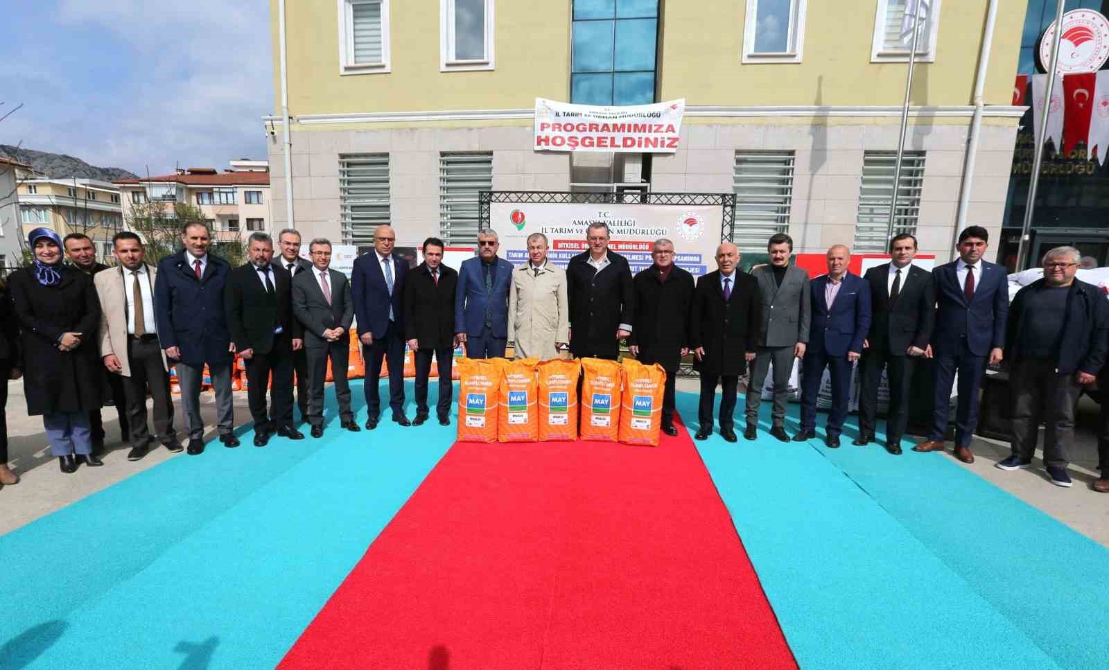 Amasya’da çiftçilere ayçiçeği ve nohut tohumları dağıtıldı
