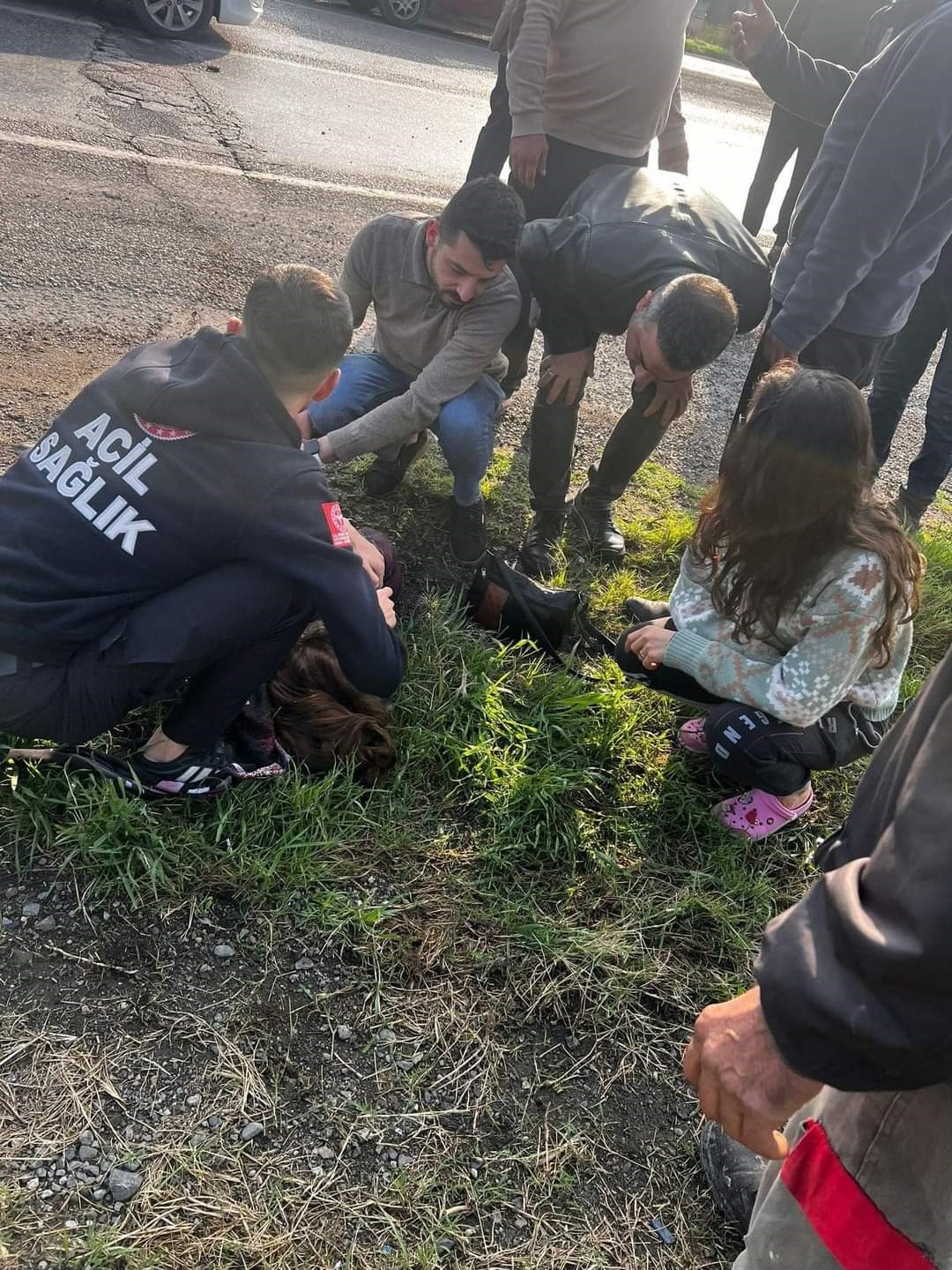 Tırla çarpışan motosikletteki 2 kişinin uçtuğu anlar kamerada
