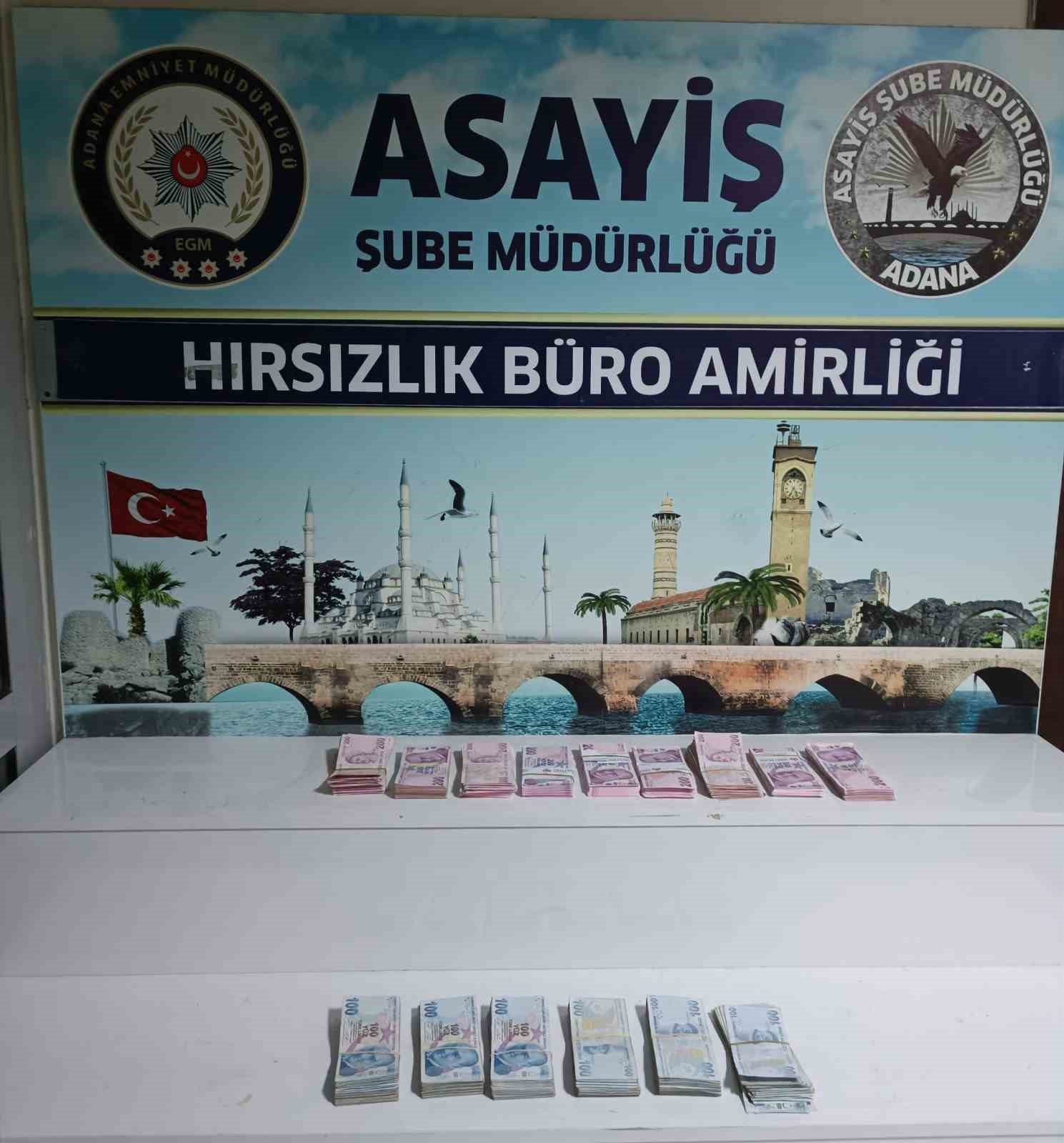 Banka &ccedil;ıkışında takip ettikleri vatandaşın 270 bin TL&rsquo;sini &ccedil;aldılar
