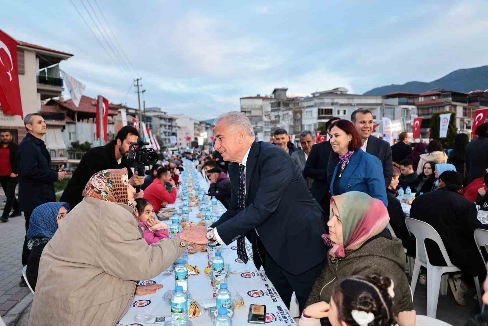 Denizli B&uuml;y&uuml;kşehirin iftar sofrası Bağbaşı&rsquo;nda kuruldu
