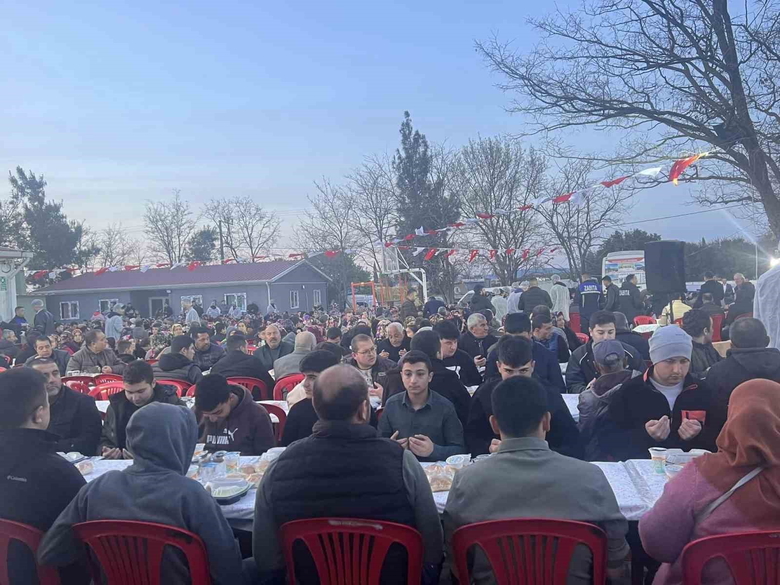 Ezine Belediyesi&rsquo;nin mahalle iftarları devam ediyor
