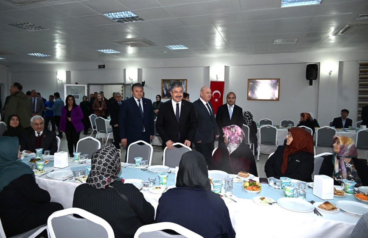 Osmaniye’de huzurevi sakinlerine iftar yemeği
