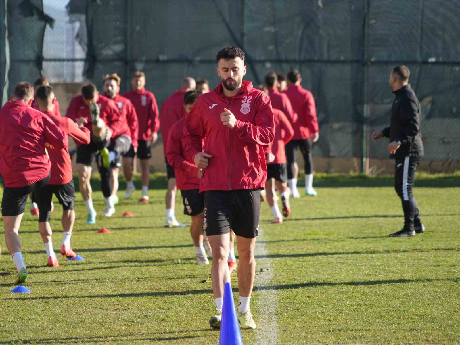 Kastamonuspor Teknik Direkt&ouml;r&uuml; Fırat G&uuml;l: &ldquo;Takımımızın b&uuml;t&uuml;nl&uuml;ğ&uuml; bizlerin en b&uuml;y&uuml;k silahı"
