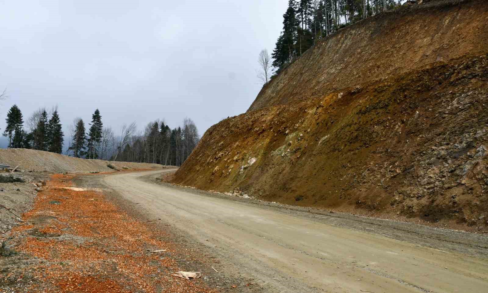 Selden zarar gören Yedigöller yolunda çalışmalar devam ediyor
