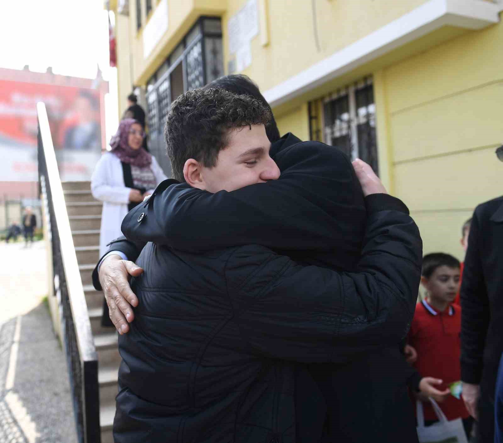 Dündar’a sevgi dolu karşılama