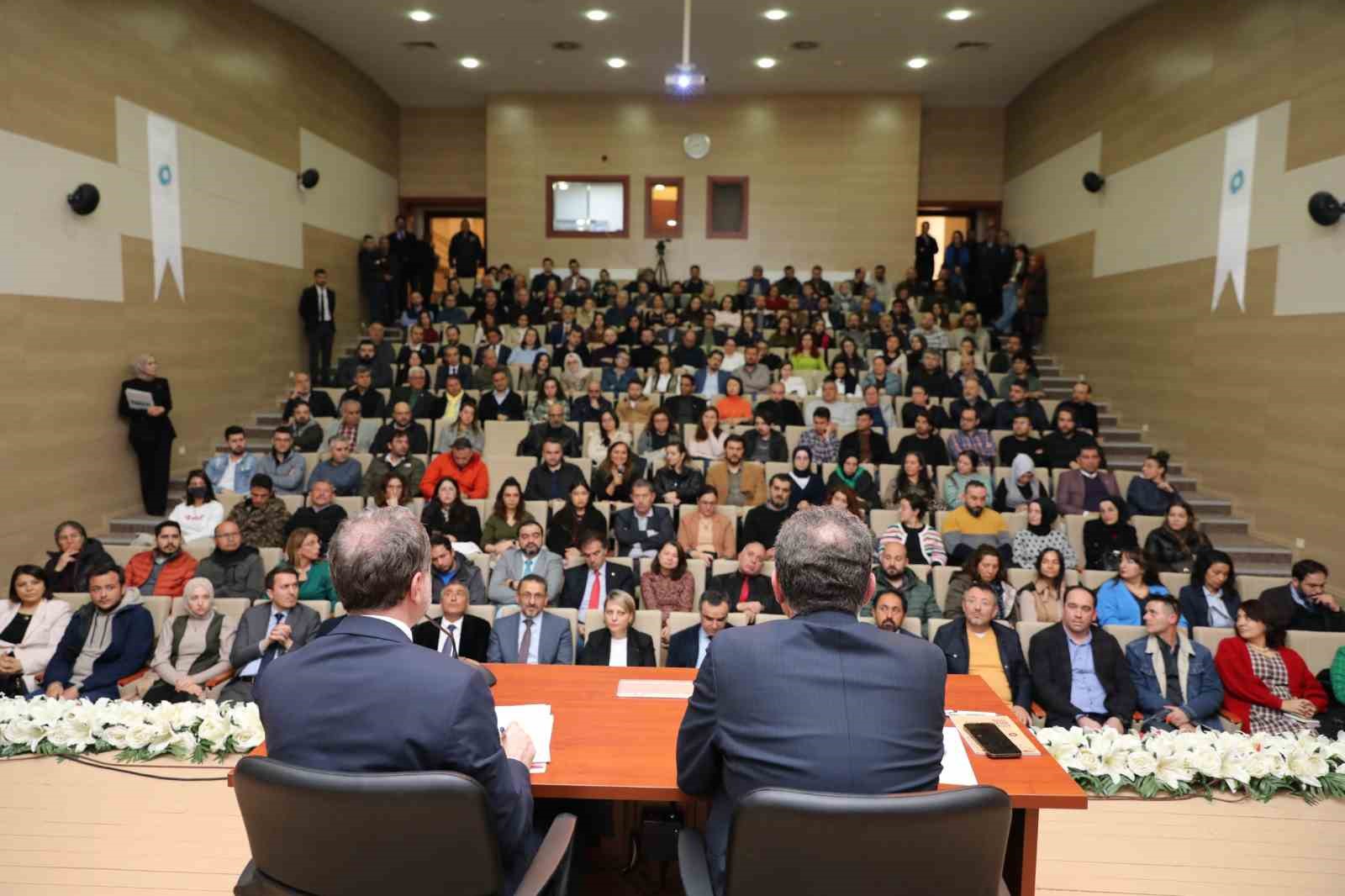 T&Uuml;BİTAK Başkanı Niğde&rsquo;de akademisyenlerle buluştu
