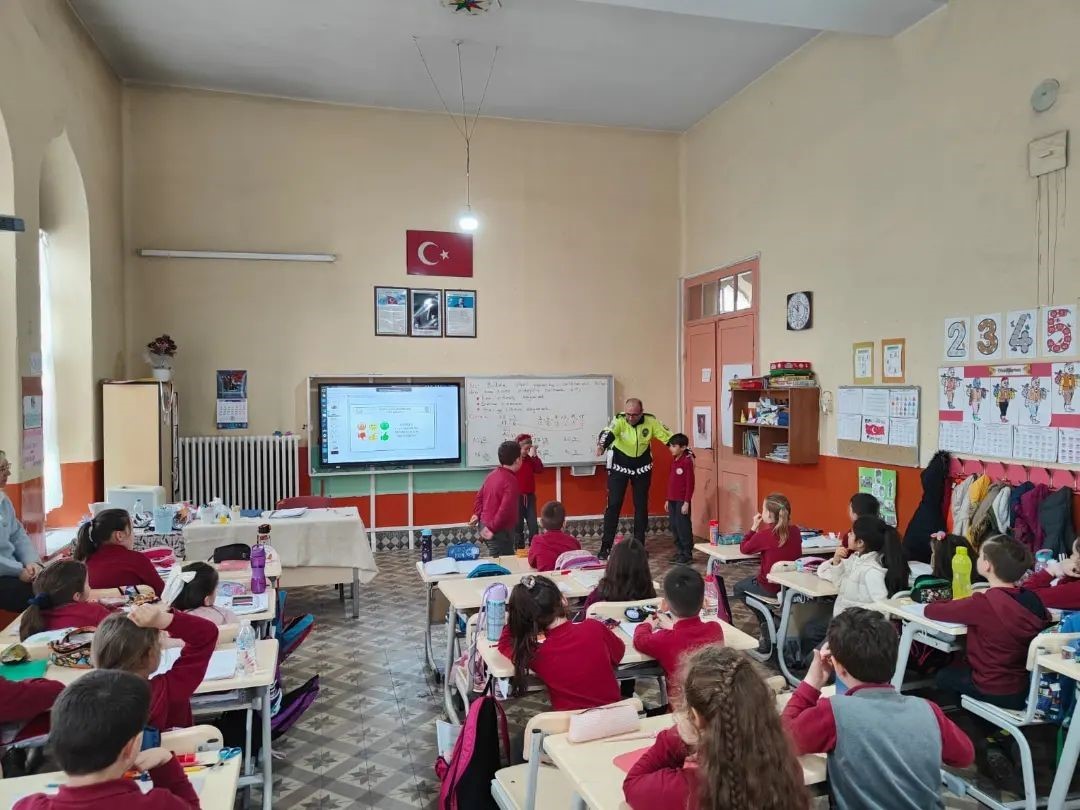 Kırklareli&rsquo;nde &ouml;ğrencilere trafik eğitimi
