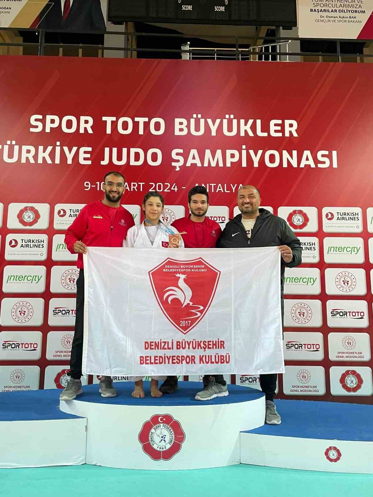 Denizlili milli sporcusu Reyhan Oğuz olimpiyat yolunda