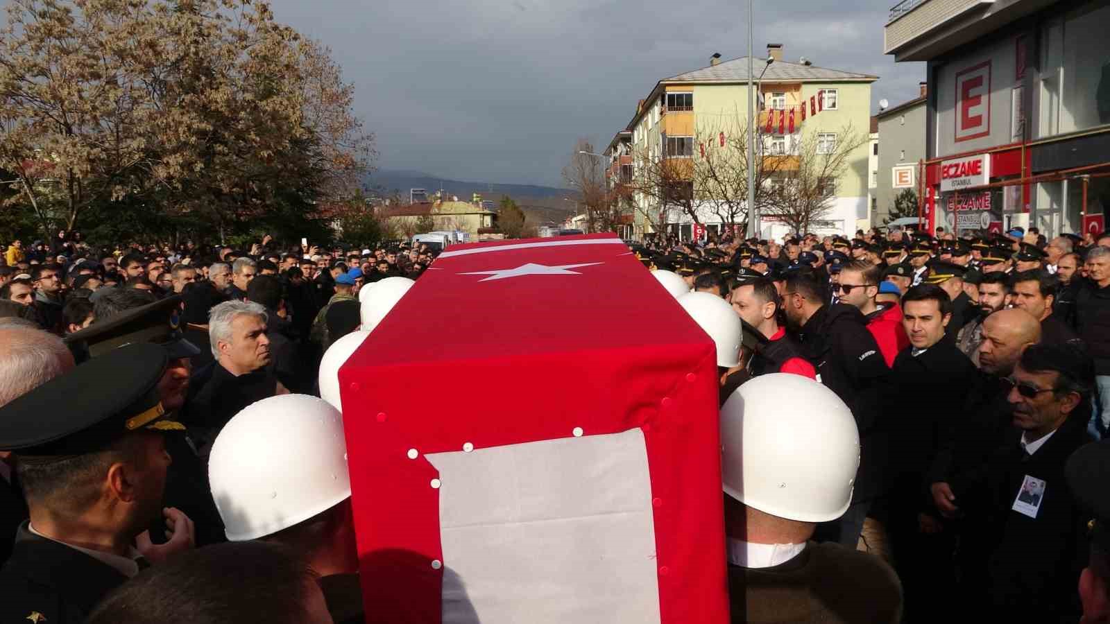 Bing&ouml;ll&uuml; şehit son yolculuğuna uğurlandı 