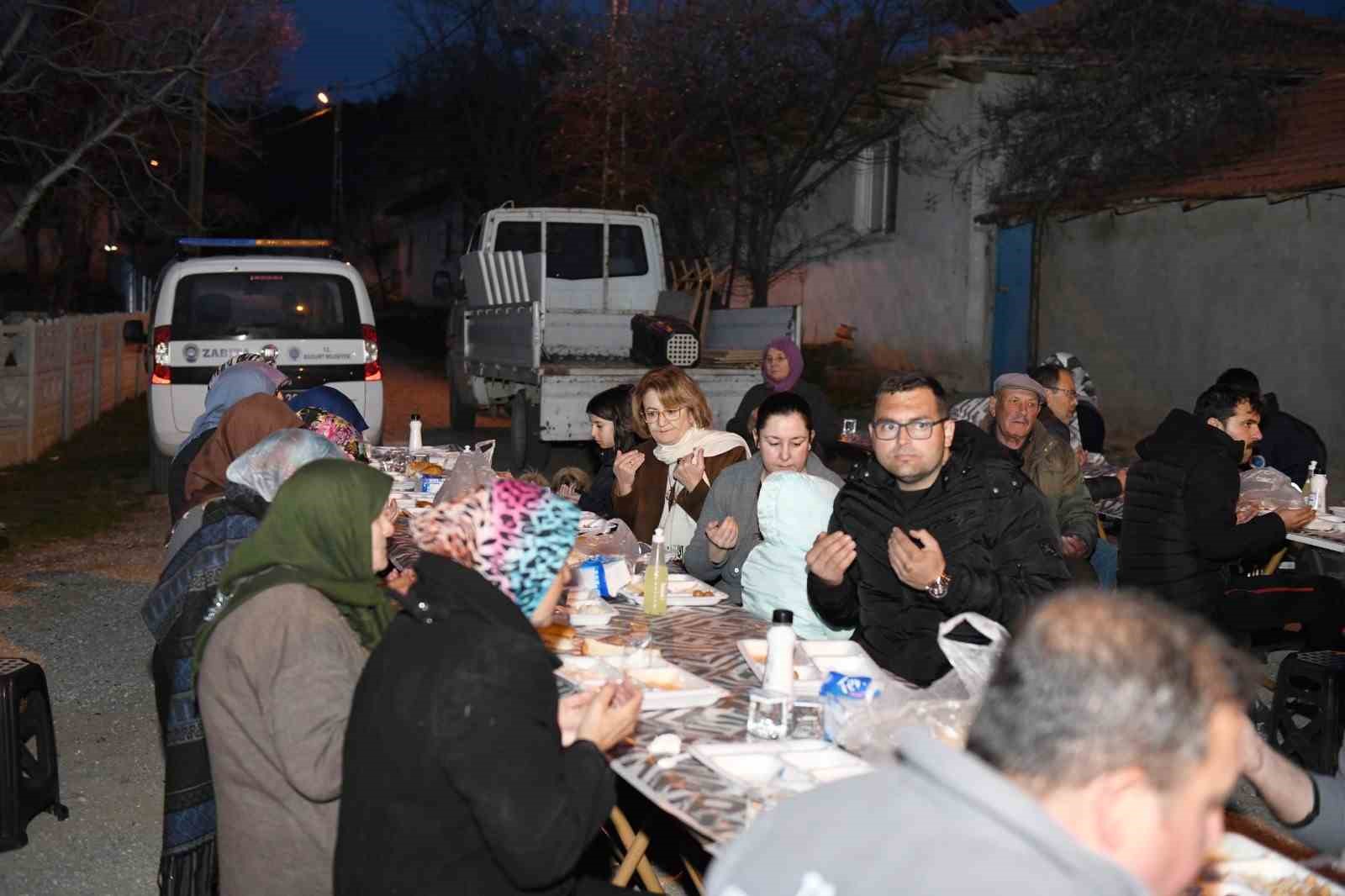 Başkan Çelik’e Mecidiye Mahallesinde sıcak karşılama