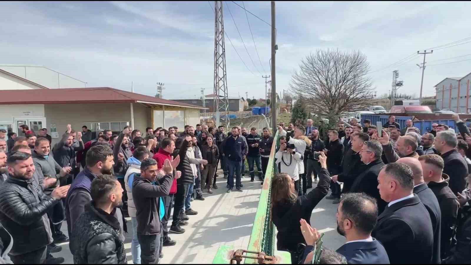 Amasya’da bir fabrikada 12 işçi işten çıkarıldı, ilk destek belediye başkan adaylarından geldi