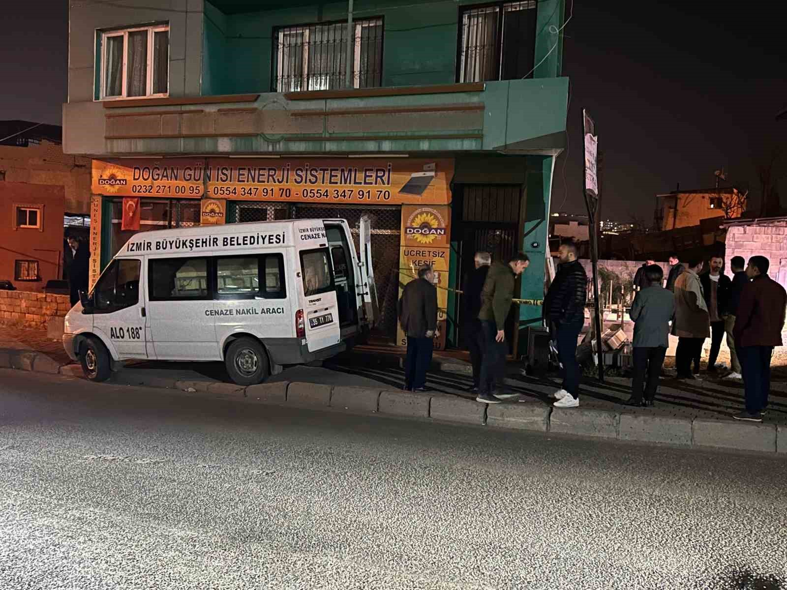 İzmir’de karısını bıçaklayarak öldüren 58 yaşındaki adam tutuklandı