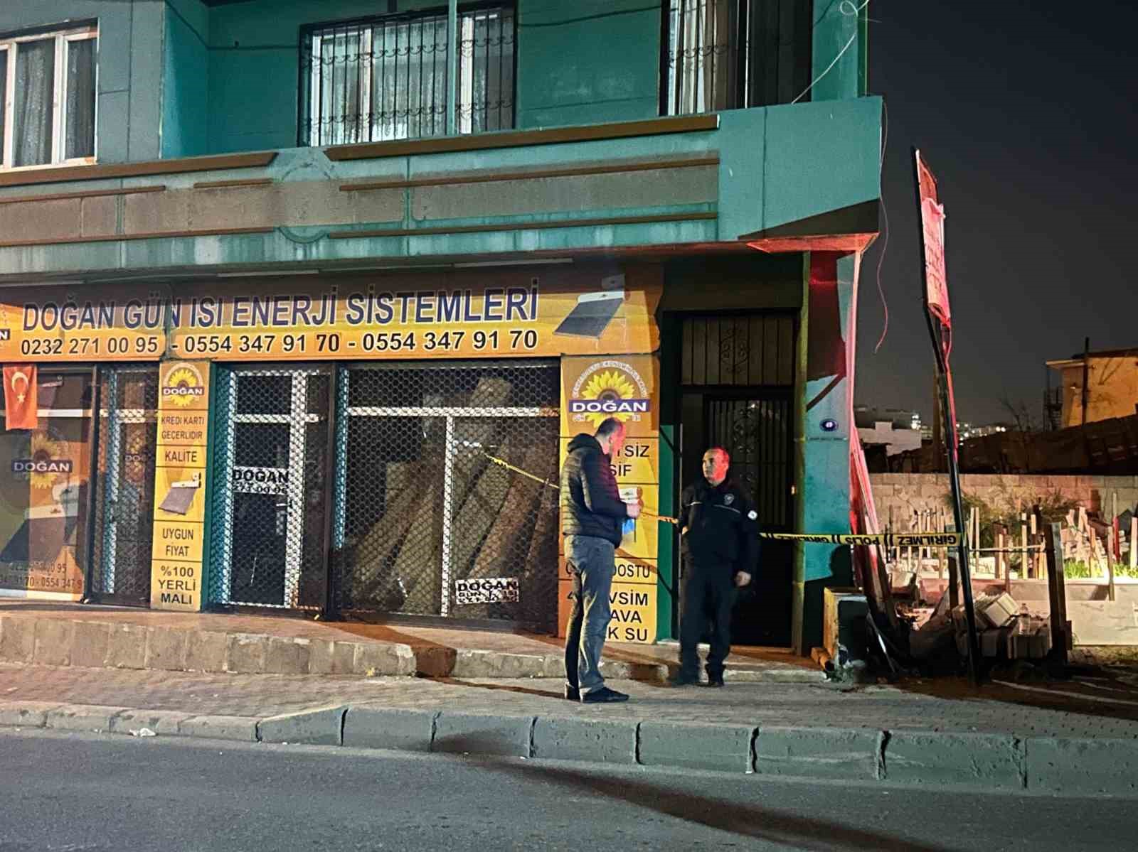 İzmir’de karısını bıçaklayarak öldüren 58 yaşındaki adam tutuklandı
