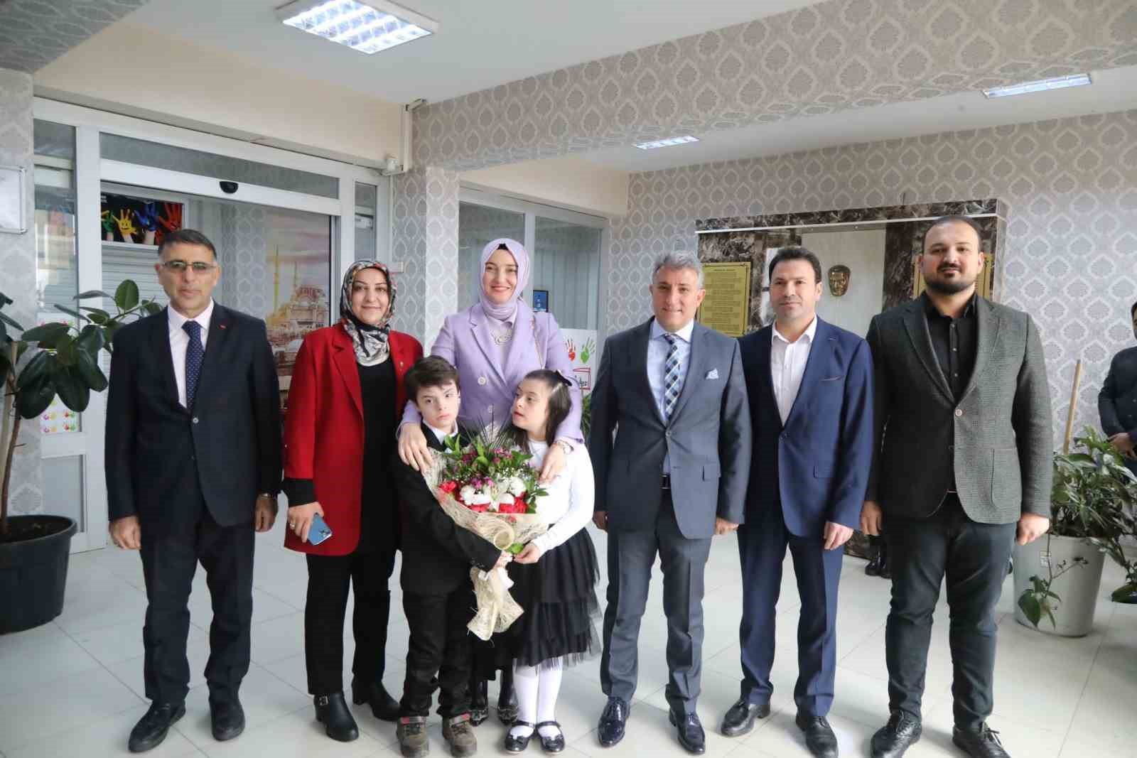Ağrı&rsquo;da down sendromlu &ouml;ğrenciler yeteneklerini sergiledi

