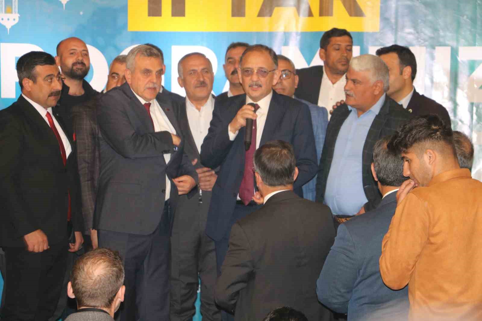 Bakan Özhaseki, Şanlıurfa’da esnaf ve sivil toplum kuruluşu temsilcileriyle bir araya geldi