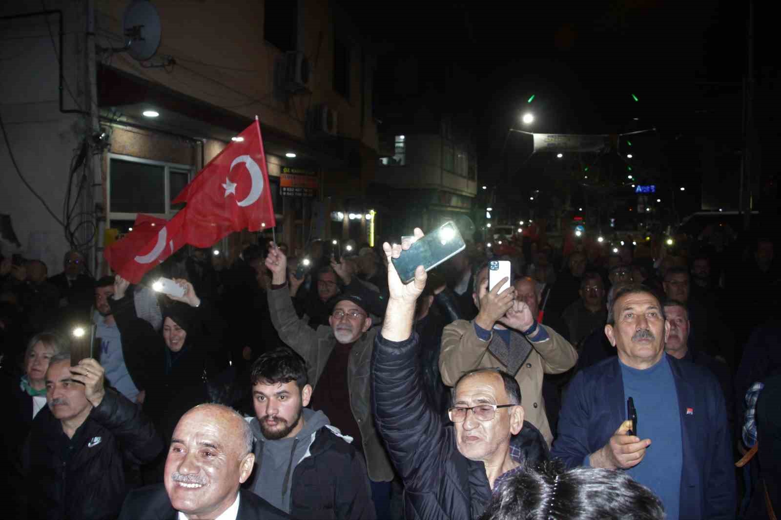 &Ouml;zg&uuml;r &Ouml;zel: "Hi&ccedil; bir partiyle anlaşmamız yoktur, başka partinin adayına oy vermek CHP&rsquo;ye ihanettir"
