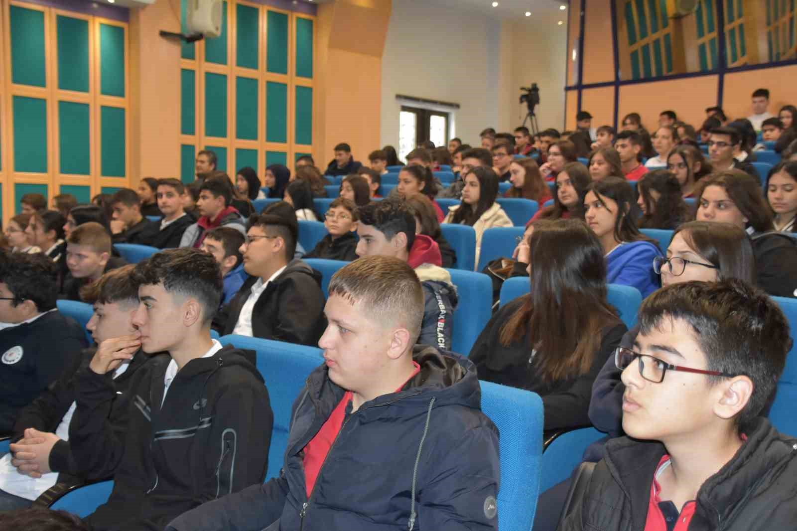 DOSTEK Koleji öğrencileri izcilik seminerinde buluştu
