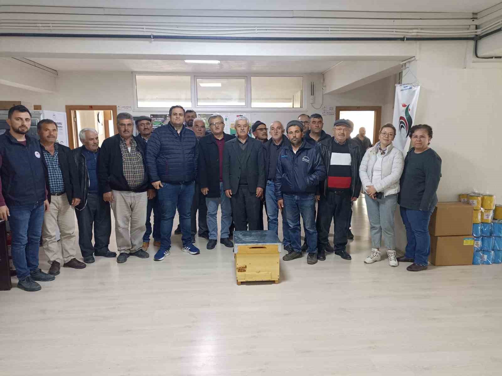Denizli’de arı yetiştiricilerine arı hastalıklarıyla mücadele eğitimi verildi
