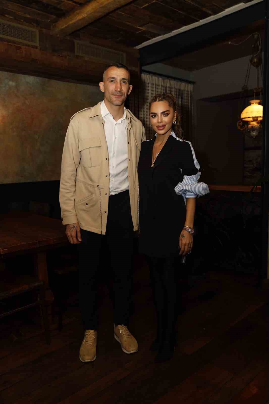 Mehmet Topal, down sendromlular i&ccedil;in verdiği iftarda sanat ve spor d&uuml;nyasını buluşturdu
