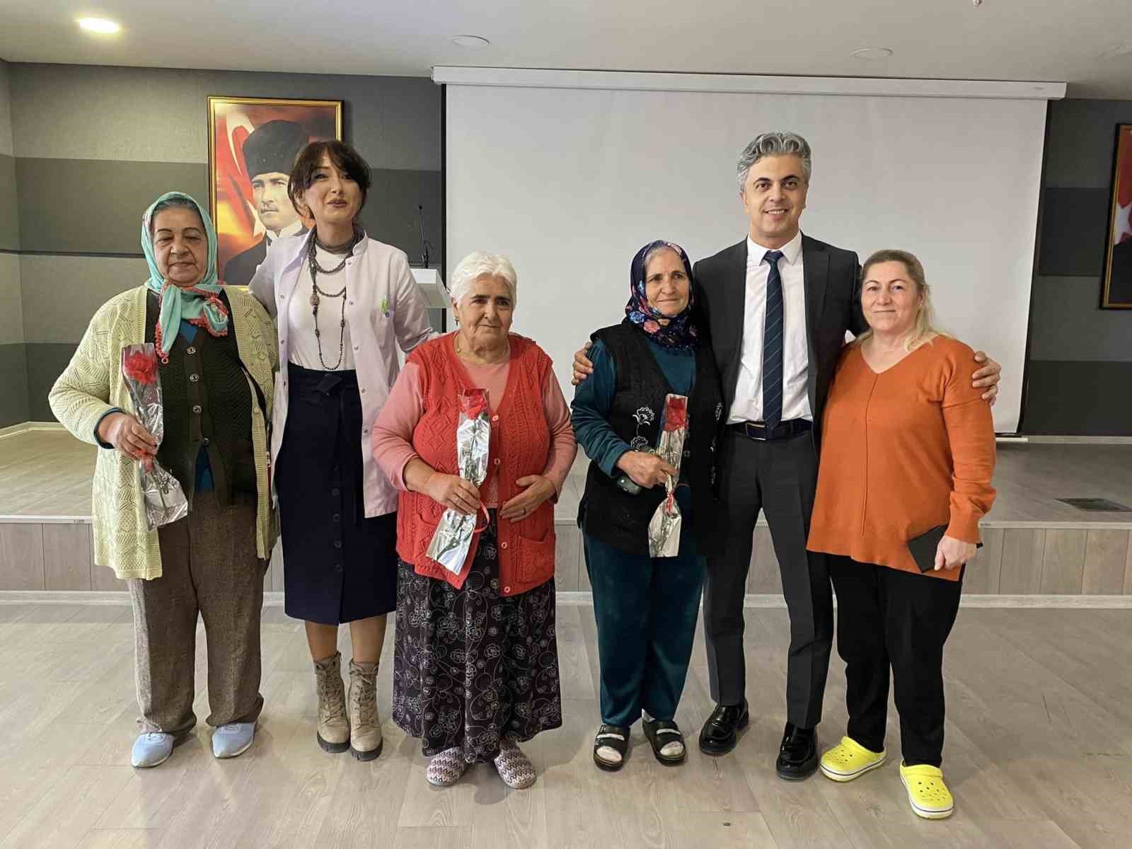 Hastane yaşlılara "Sağlıklı Yaşlanma" konulu eğitim verildi
