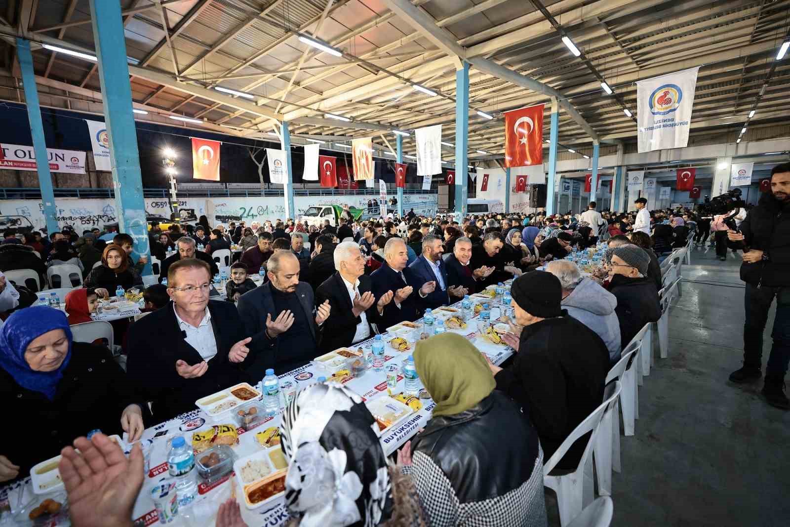 Denizli Büyükşehir Kayıhan’da iftar sofrası kurdu