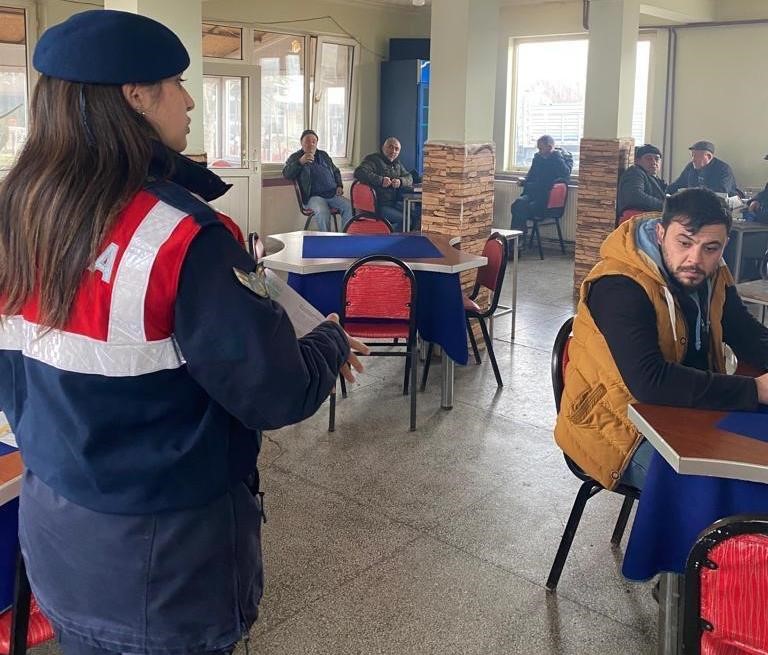 K&uuml;tahya il&ccedil;elerinde jandarmadan aile i&ccedil;i ve kadına y&ouml;nelik şiddetle m&uuml;cadele eğitimi
