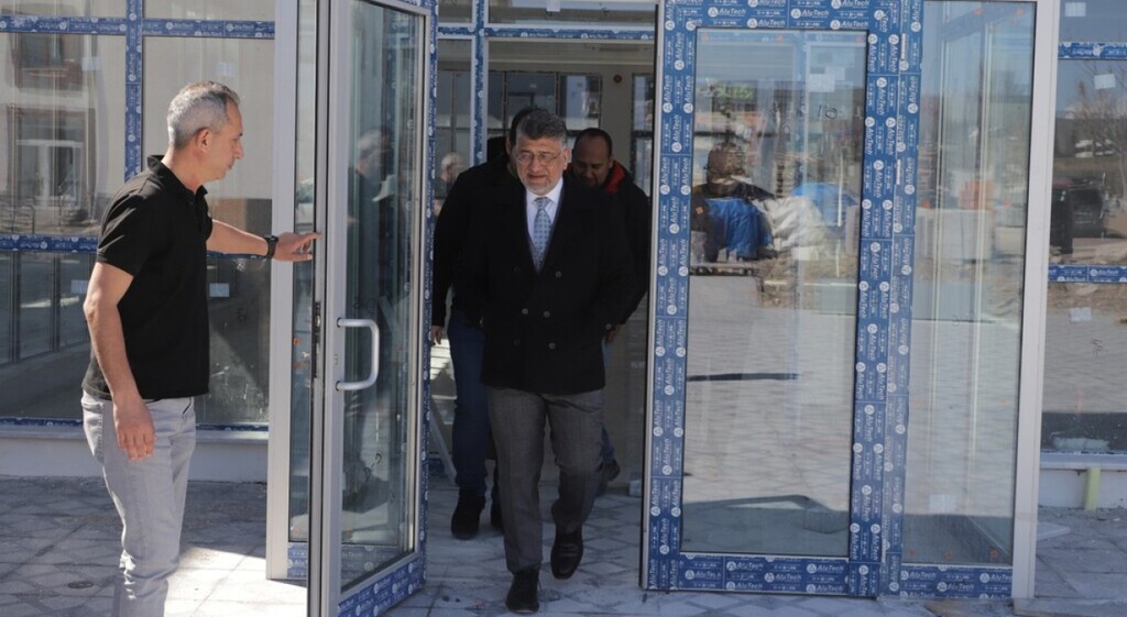 Rekt&ouml;r Kızıltoprak, K&uuml;tahya Teknokent&rsquo;te inşaatı devam eden ek binayı inceledi
