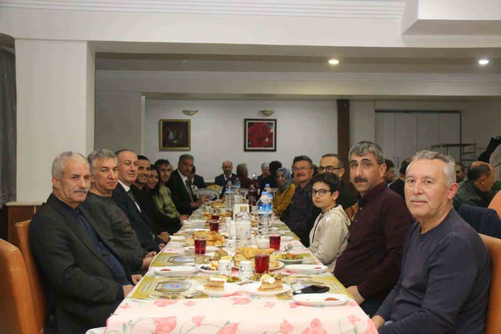 K&uuml;tahya MEM personeli iftarda bir araya geldi
