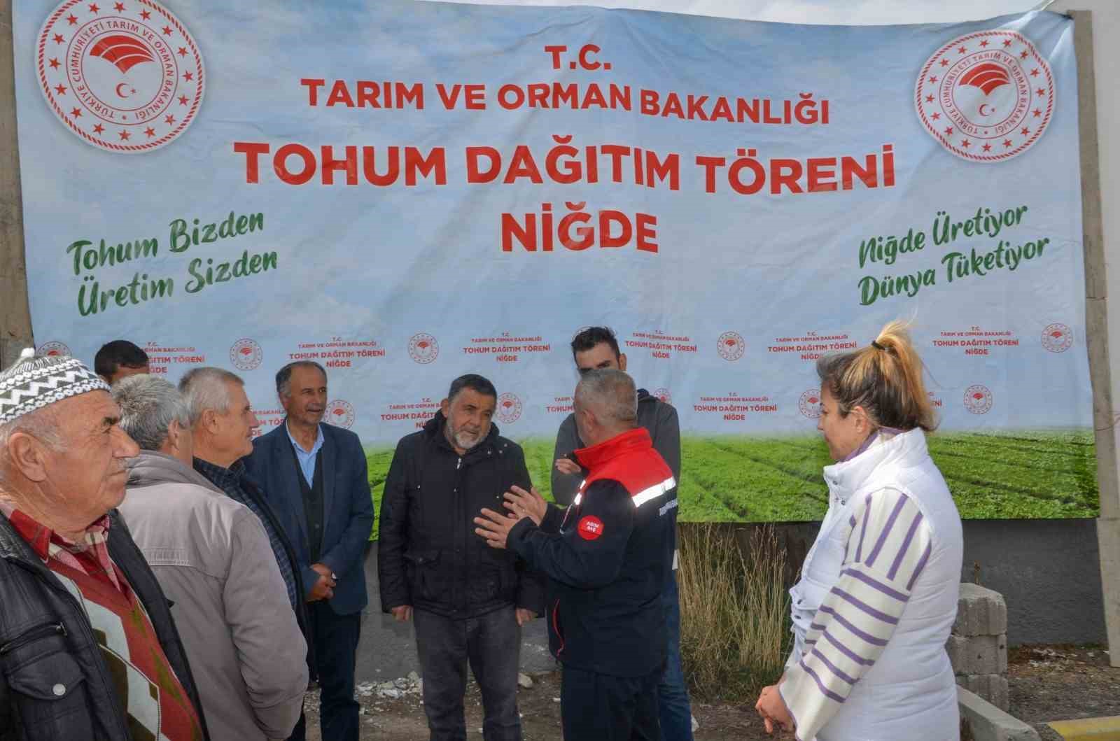 Niğde’de çiftçilere 75 hibeli nohut ve kuru fasulye tohumu dağıtıldı