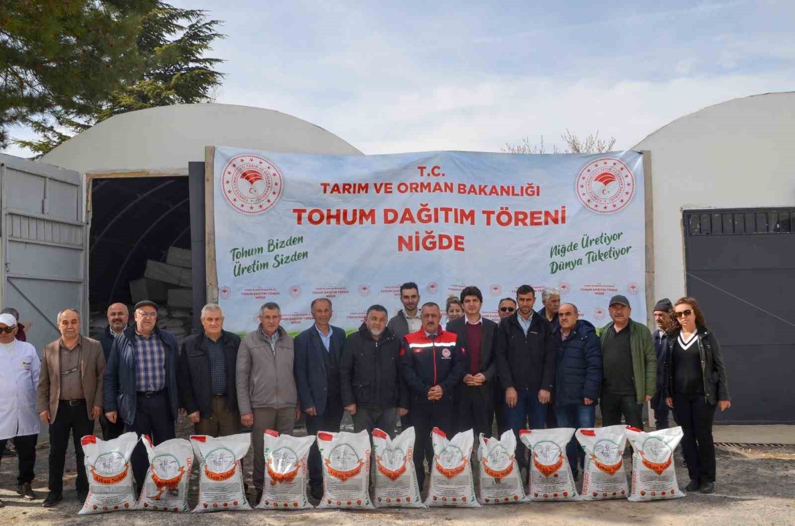 Niğde’de çiftçilere 75 hibeli nohut ve kuru fasulye tohumu dağıtıldı