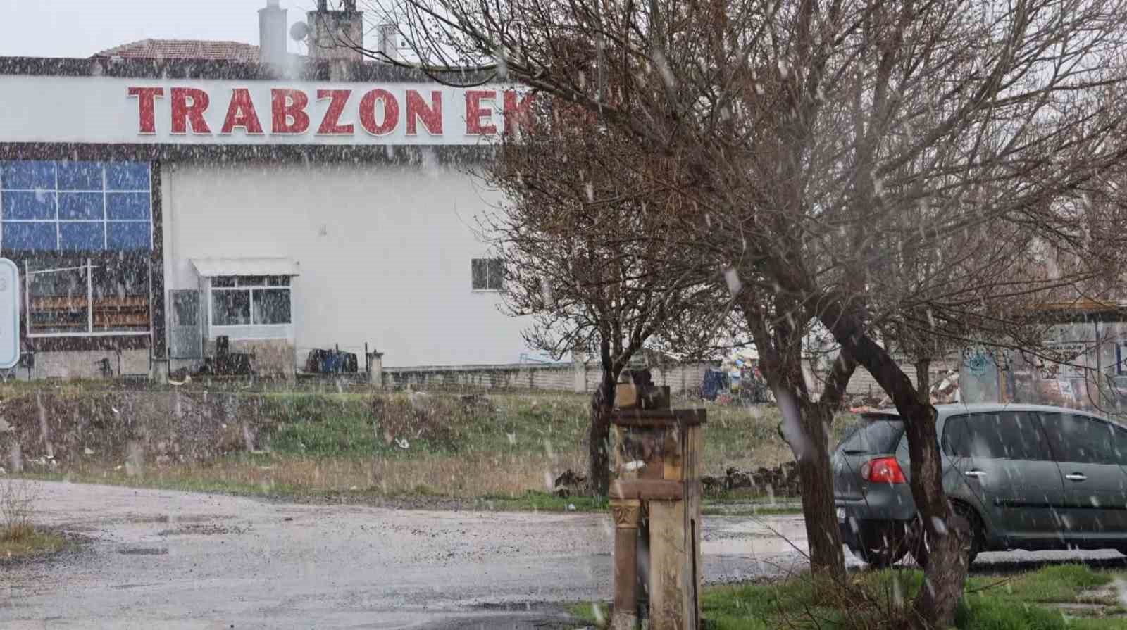 Aksaray&rsquo;da kar yağışı etkili oluyor
