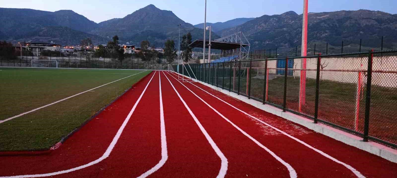 Buharkent Futbol Sahası’nda bakım onarım çalışmaları tamamlandı