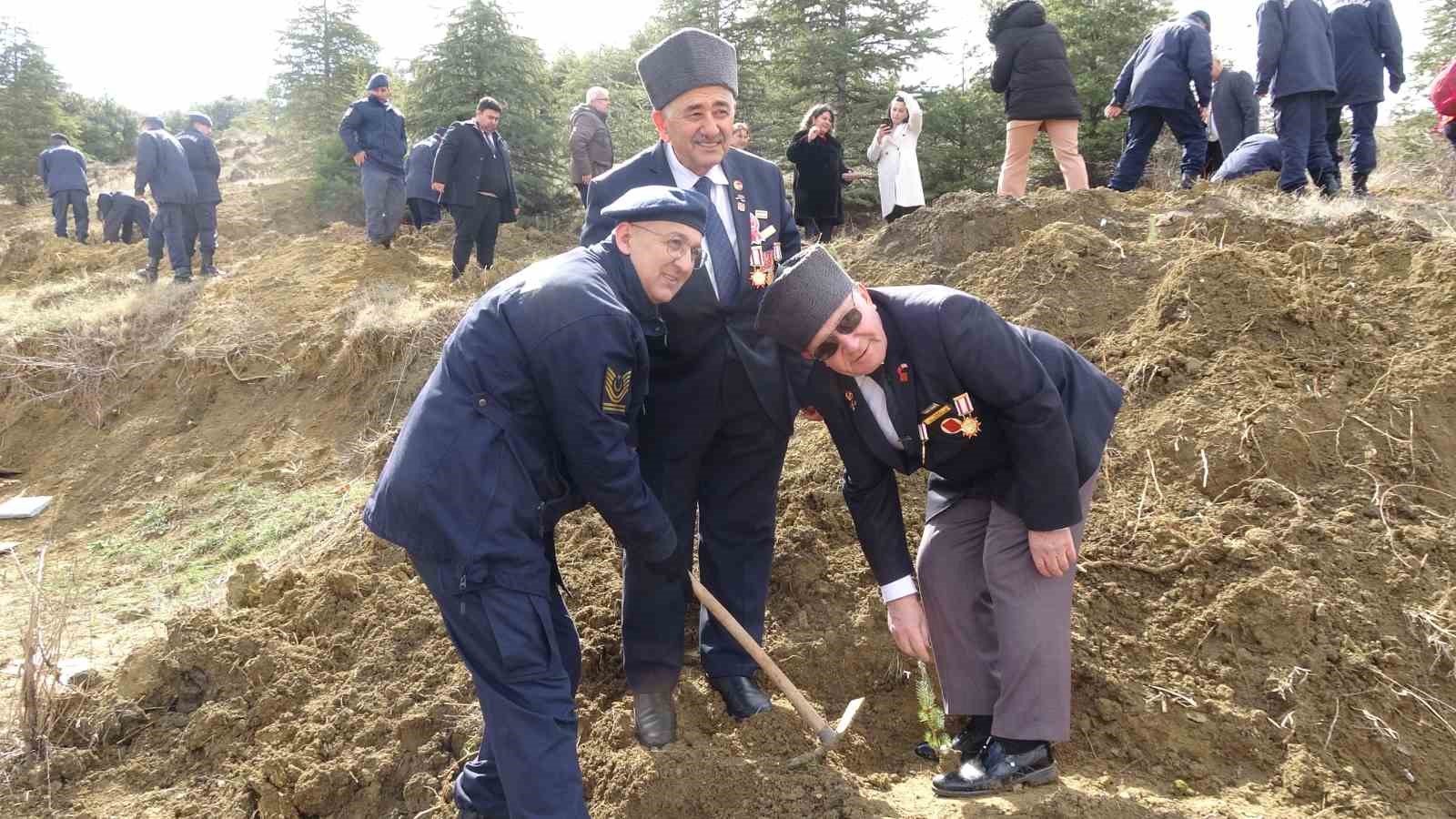 D&uuml;nya Ormancılık G&uuml;n&uuml;&rsquo;nde huzurevi bah&ccedil;esine 2 bin fidan dikildi
