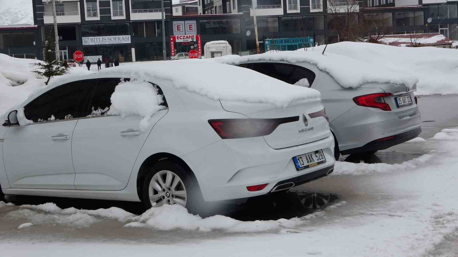Bitlis’te kar yağışı: 4 köy yolu ulaşıma kapandı
