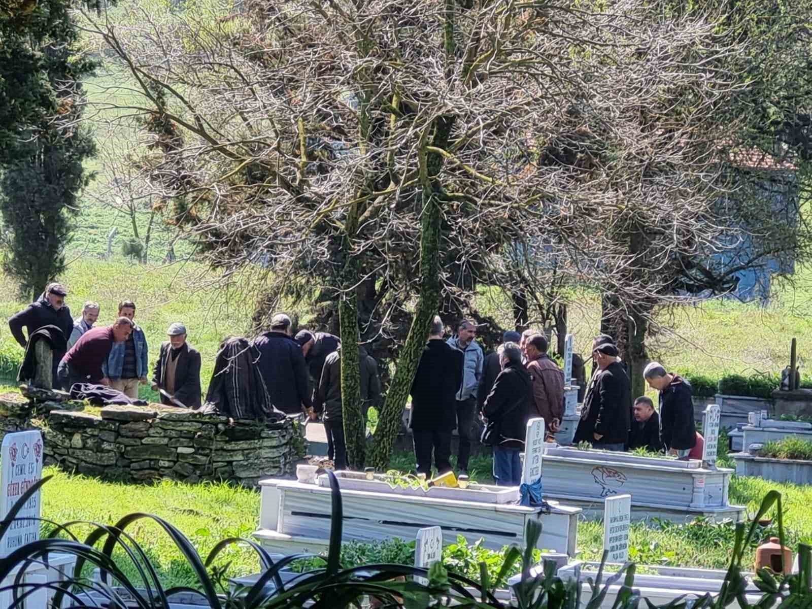 Balıkesir&rsquo;in mağarada yaşayan &rsquo;İskender Aga&rsquo;sı vefat etti
